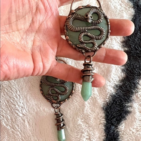 Creative Life Force Adventurine Snake Necklace - Picture 4 of 5